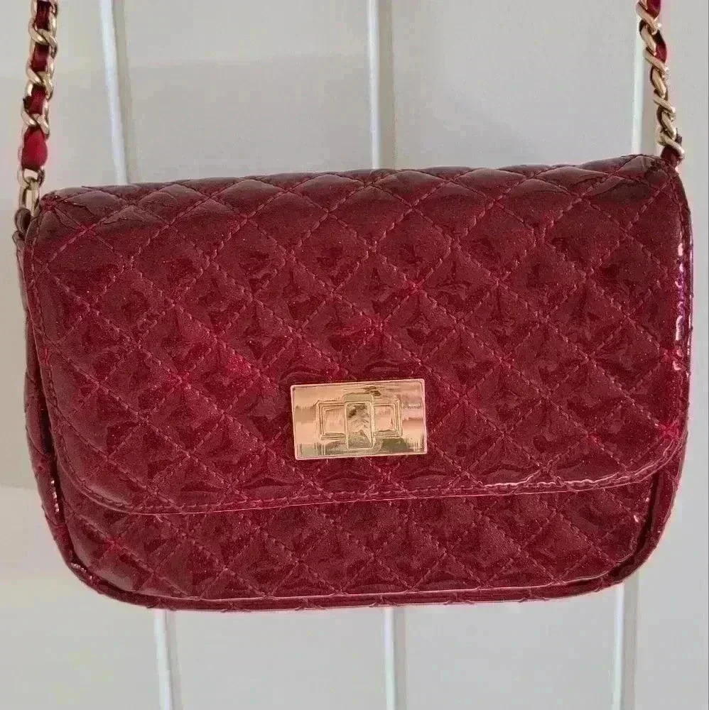 Place sparkle red crossbody 🩸